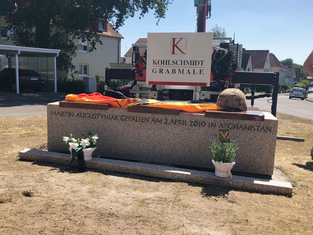 1 - Ehrenmal für den gefallenen Soldaten Martin Augustyniak